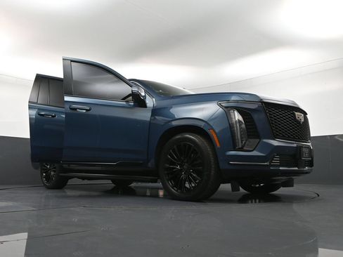 Used 2025 Cadillac Escalade ESV Sport Platinum AWD/4WD image 43