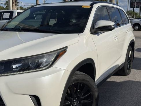 Used 2019 Toyota Highlander SE AWD/4WD image 5