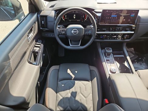 New 2026 Nissan Pathfinder Platinum AWD/4WD image 9