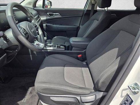 Used 2025 Kia Sportage LX FWD image 12