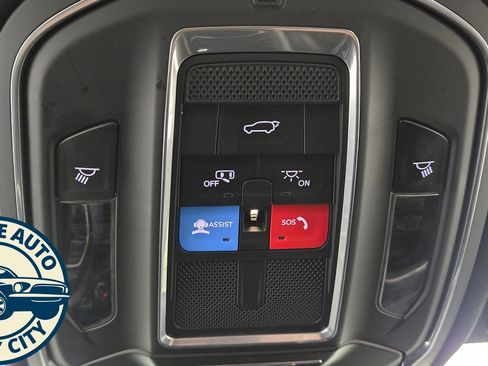 Used 2023 Jeep Grand Cherokee Altitude image 23