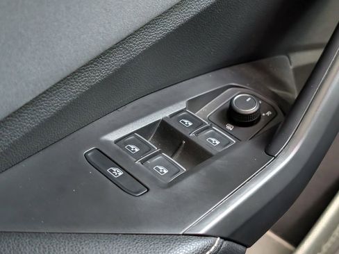 Used 2025 Volkswagen Jetta SE image 25