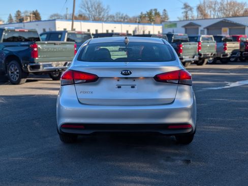 Used 2018 Kia Forte LX w/ LX Popular Package image 9