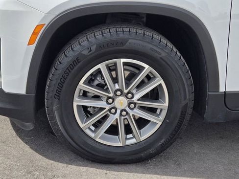 Certified 2023 Chevrolet Traverse LT image 11