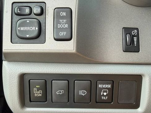 Used 2013 Toyota Sequoia Platinum RWD image 36