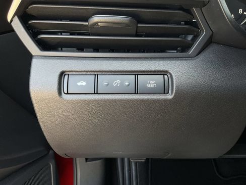 Used 2025 Nissan Altima 2.5 SV FWD image 14