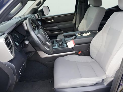 Used 2025 Toyota Tundra SR5 w/ SR5 Convenience Package AWD/4WD image 18