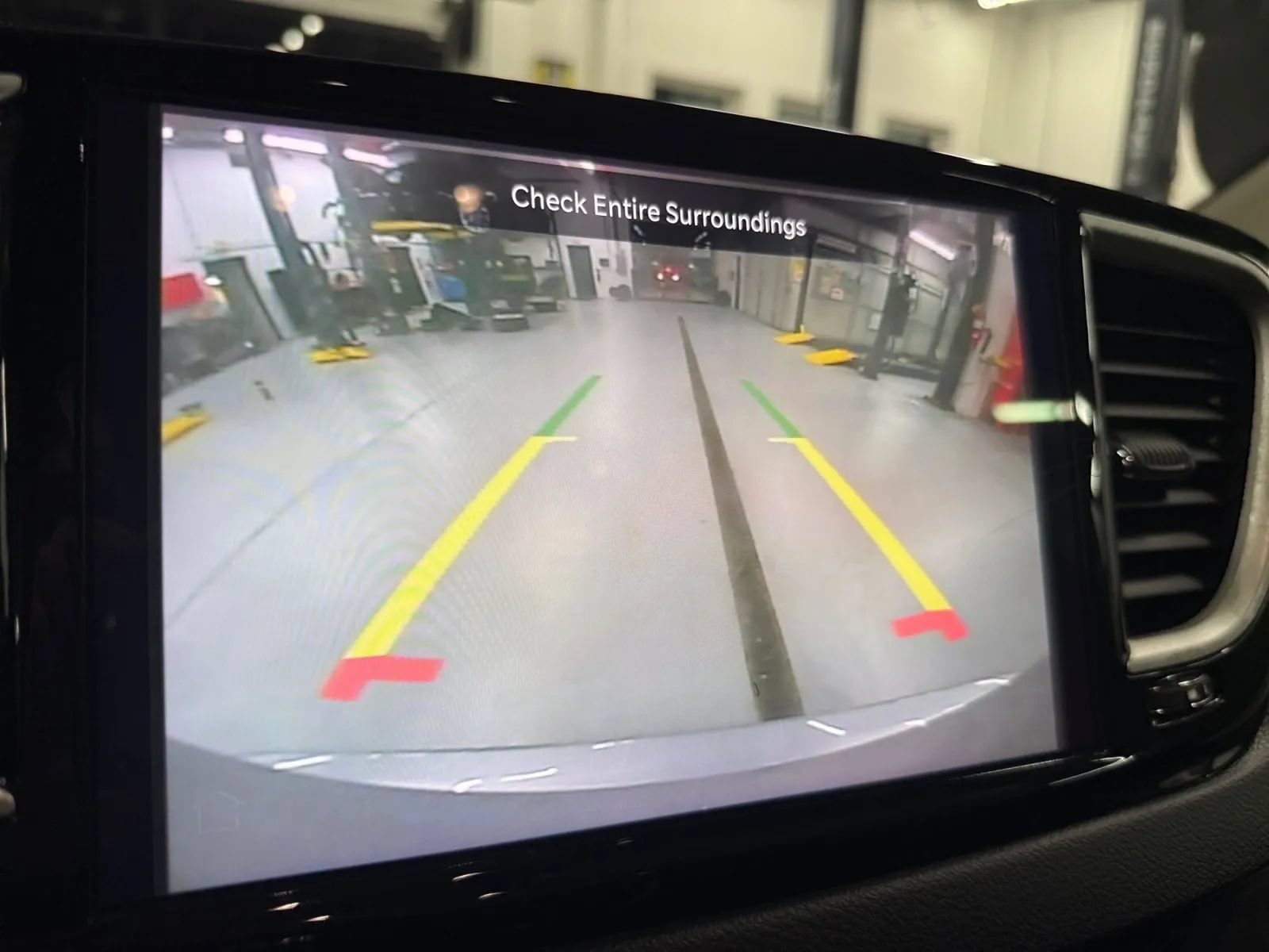 Used 2023 Chrysler Pacifica Touring-L FWD image 13