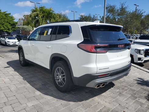 Used 2025 GMC Acadia Elevation image 4