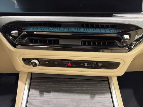 Used 2025 BMW i4 xDrive40i w/ Parking Assistance Package image 36