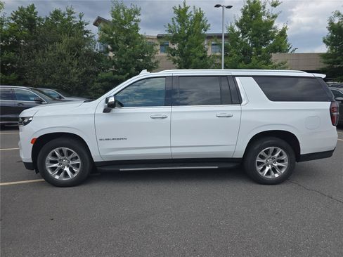 Used 2022 Chevrolet Suburban Premier AWD/4WD image 6