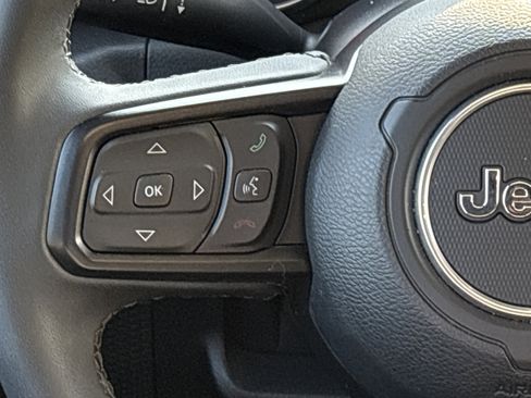 Certified 2023 Jeep Gladiator Willys image 22