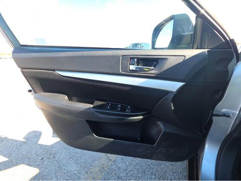Used 2013 Subaru Outback 2.5i Premium w/ All-Weather Pkg image 11