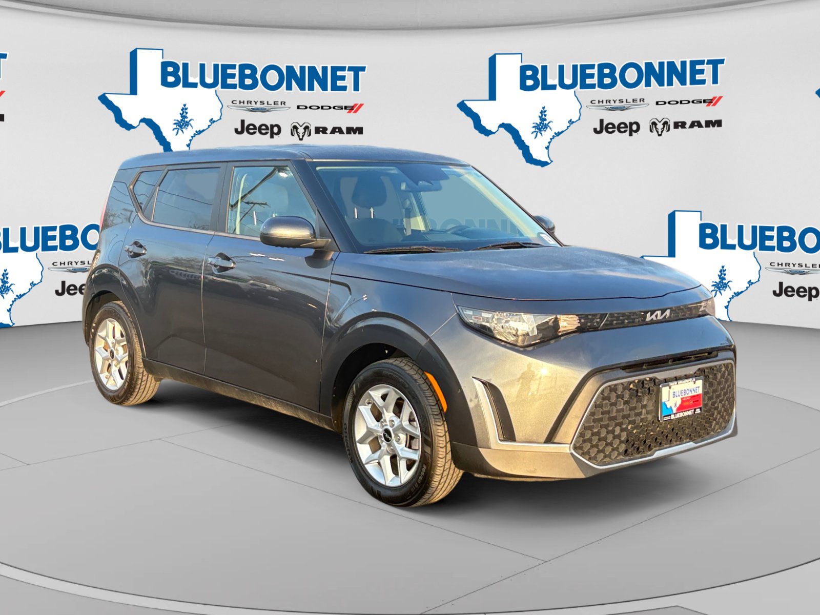 Used 2023 Kia Soul LX w/ LX Technology Package FWD image 3