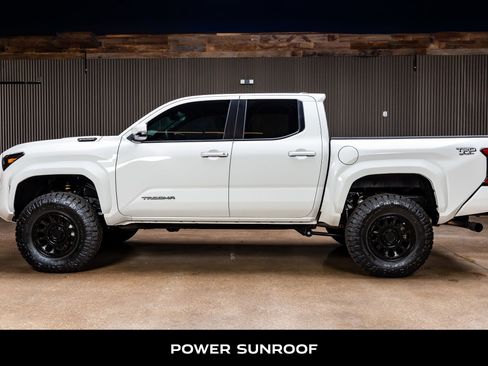 Used 2024 Toyota Tacoma TRD Sport w/ TRD Sport Upgrade Package image 6