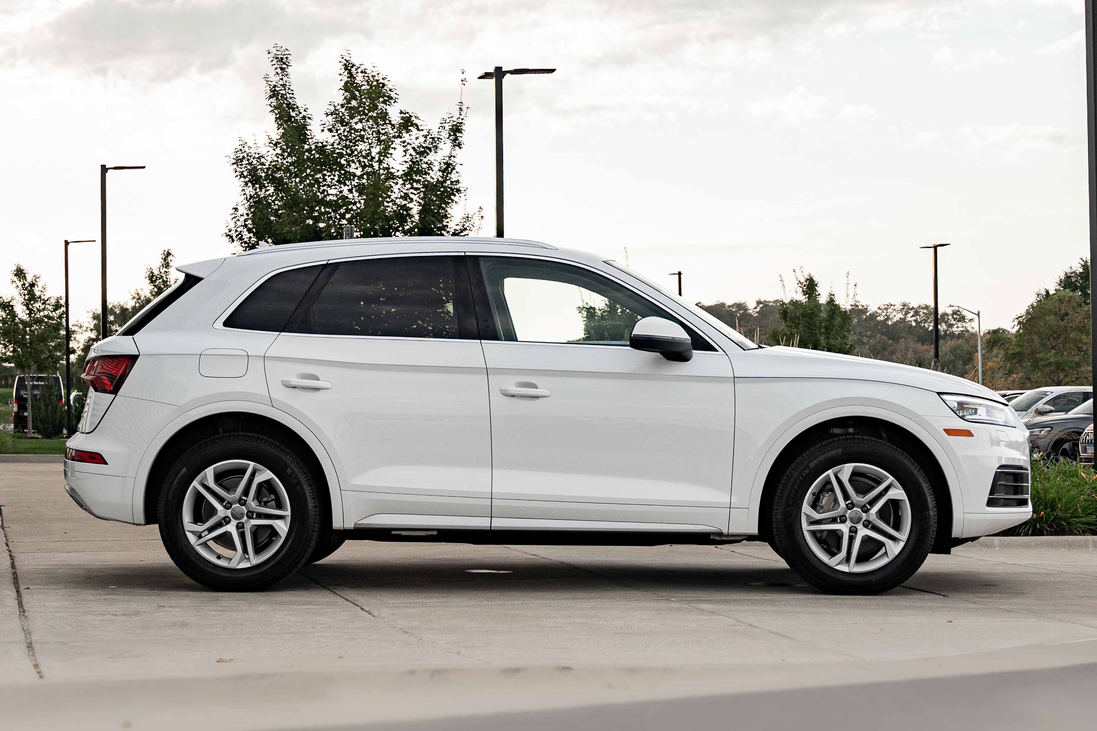Used 2019 Audi Q5 2.0T Premium w/ Convenience Package AWD/4WD image 3