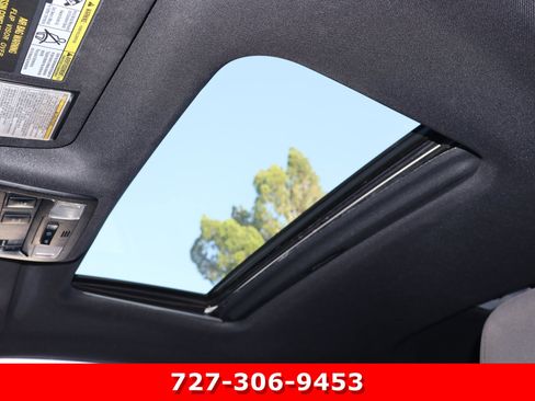 Used 2017 Toyota Tacoma TRD Off-Road AWD/4WD image 5