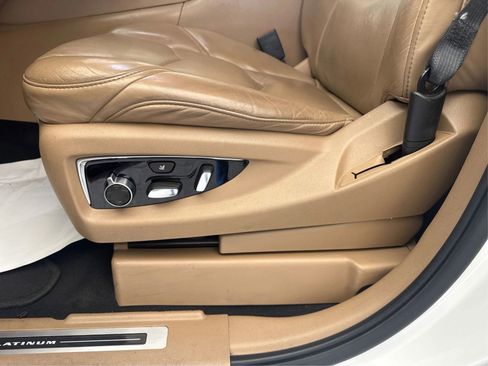 Used 2018 Cadillac Escalade Platinum AWD/4WD image 19