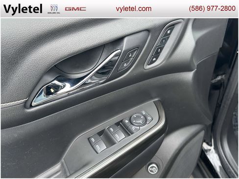 Used 2021 GMC Acadia SLT w/ Elevation Edition image 17