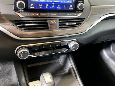 Used 2025 Nissan Altima 2.5 SV FWD image 25