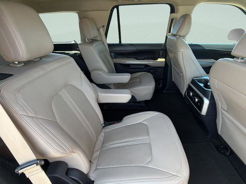 Used 2023 Ford Expedition Limited AWD/4WD image 9