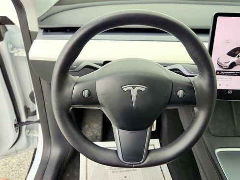Used 2022 Tesla Model Y Performance AWD/4WD image 13