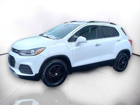 Used 2019 Chevrolet Trax LT w/ LT Convenience Package image 2