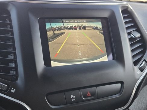 Used 2019 Jeep Cherokee Latitude Plus w/ Cold Weather Group image 11