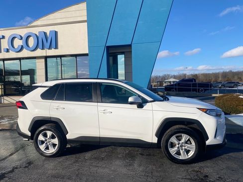 Used 2021 Toyota RAV4 XLE image 17