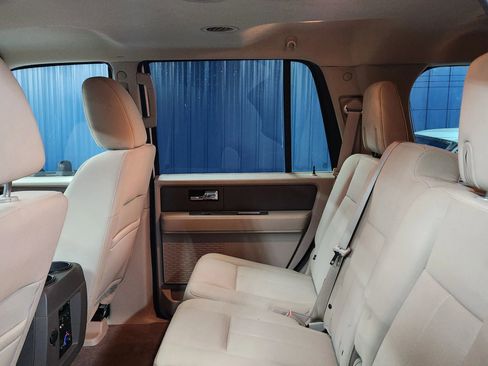 Used 2014 Ford Expedition XLT image 24