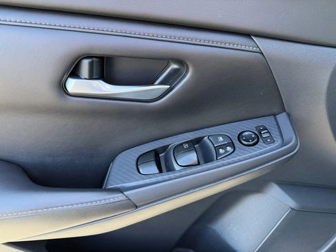 Used 2022 Nissan Sentra SV FWD image 13