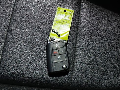 Used 2020 Volkswagen Tiguan SE w/ Panoramic Sunroof Package FWD image 60