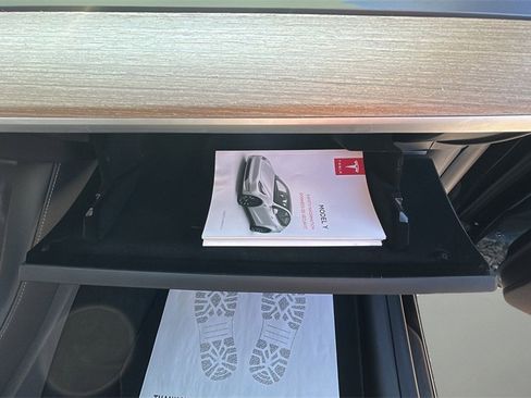 Used 2021 Tesla Model Y Long Range image 27