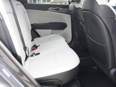 Used 2024 Kia Sportage EX FWD image 33