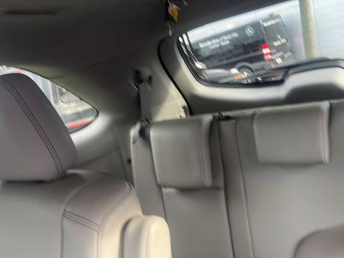 Used 2019 Toyota Highlander XLE FWD image 13