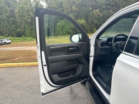 New 2025 Chevrolet Suburban Premier image 13