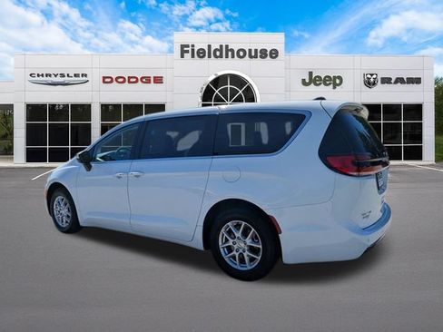 Used 2023 Chrysler Pacifica Touring-L FWD image 14