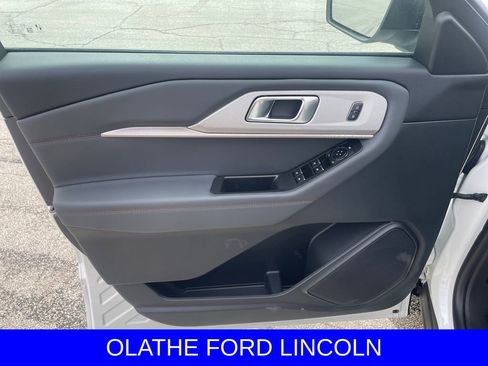 New 2026 Ford Explorer Active w/ Active Comfort Package image 17