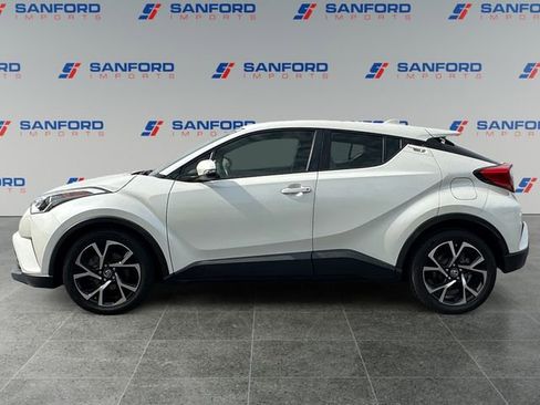 Used 2019 Toyota C-HR XLE image 2