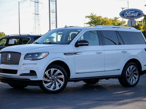 Used 2022 Lincoln Navigator Reserve AWD/4WD image 18