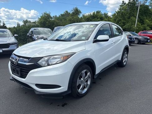 Used 2017 Honda HR-V LX image 2
