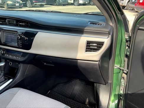 Used 2015 Toyota Corolla LE FWD image 18