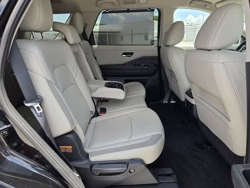 Used 2025 Nissan Pathfinder SL FWD image 21