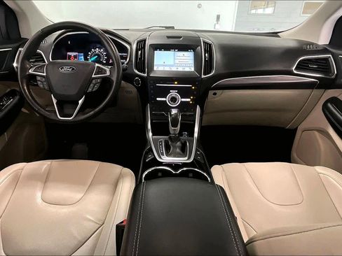 Used 2018 Ford Edge Titanium w/ Equipment Group 302A AWD/4WD image 9