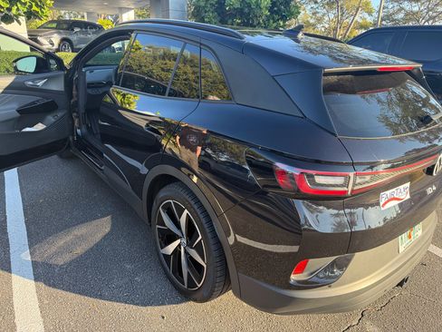 Used 2023 Volkswagen ID.4 Pro S Plus image 5