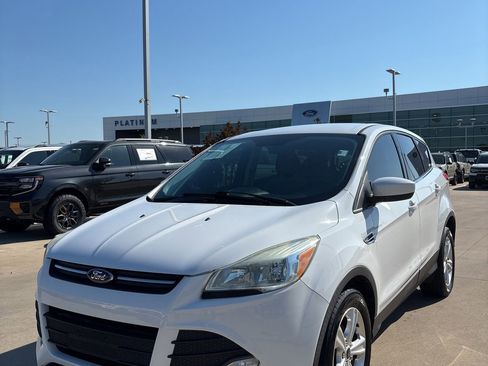 Used 2016 Ford Escape SE FWD image 1