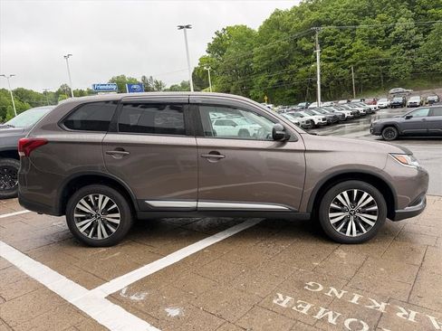 Used 2019 Mitsubishi Outlander AWD image 16