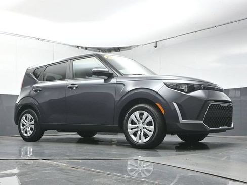 Used 2025 Kia Soul LX FWD image 39