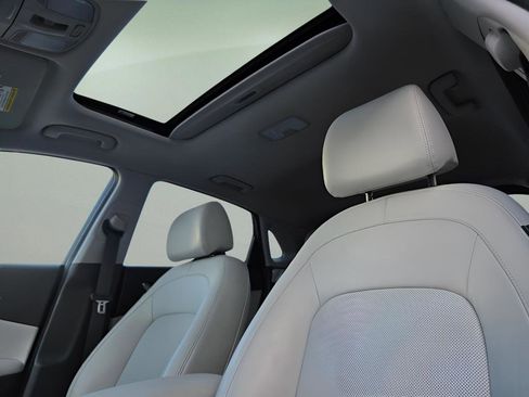 Used 2022 Hyundai Kona Limited FWD image 20