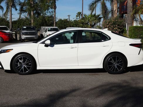 Used 2021 Toyota Camry SE w/ Convenience Package image 5